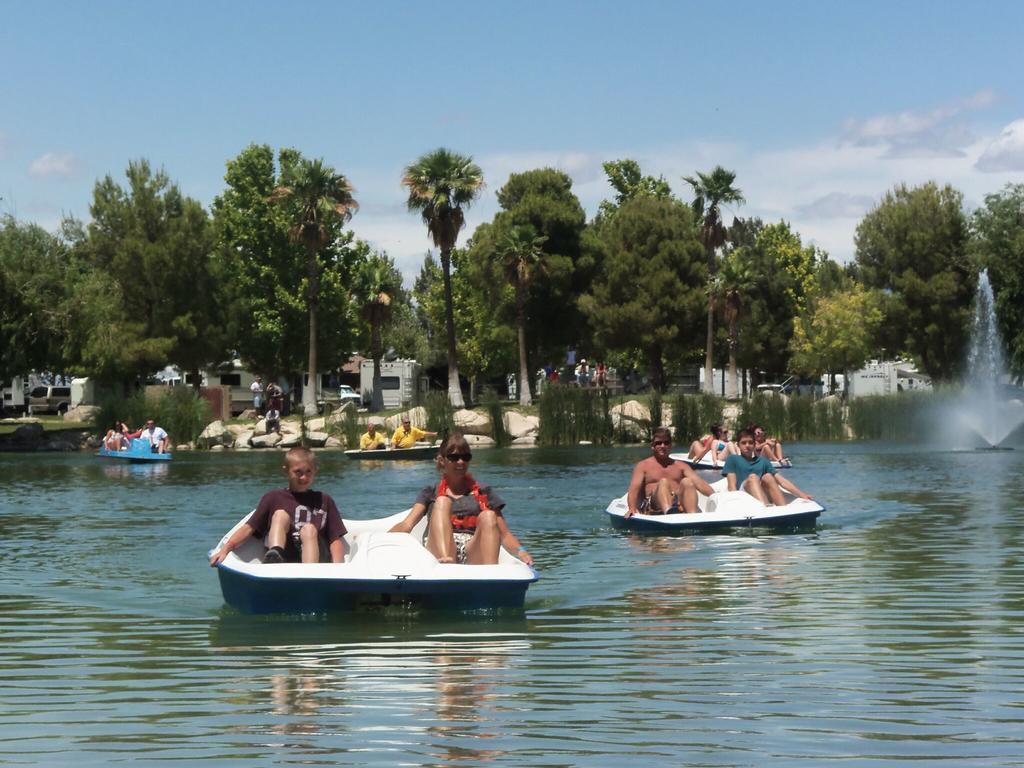 Rv Park At Lakeside Casino Pahrump Buitenkant foto